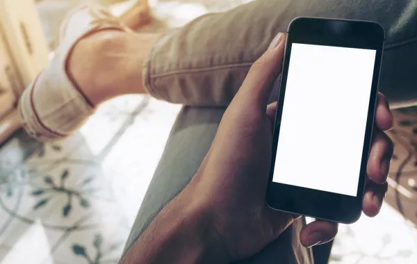 الحبس والإبعاد لشاب وفتاة تبادلا صورهما عاريين