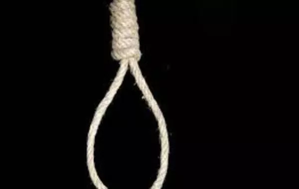 انتحرت بعد أن ضبطت تعتدي على توأم