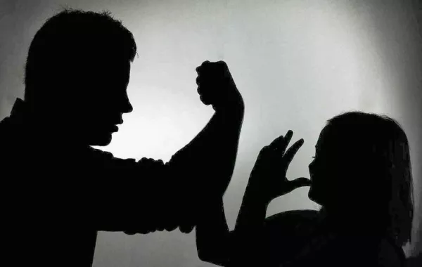 خطوات جادة مع صراخ مواطنة معنَّفة في أبها