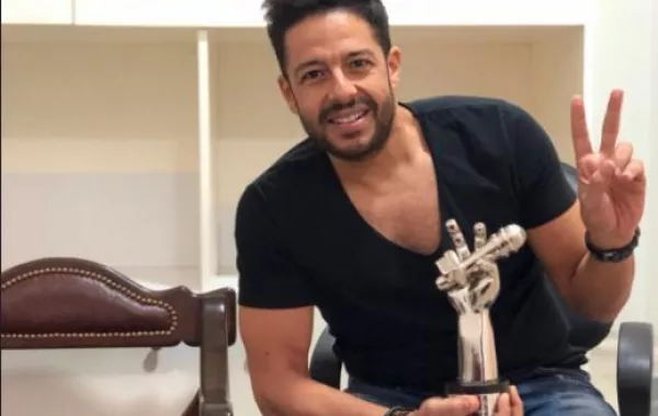 بالصور: محمد حماقي يخطف جائزة "ذا فويس" وعاصي الحلاني يرد