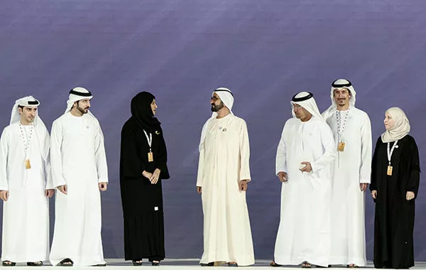 الشيخ محمد بن راشد يُكرم الأردني الصمادي بـ "وسام دبي للموظفين المبتكرين"