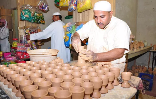 السكتة القلبية تُغيّب أقدم حِرفي في صناعة الفخار بالسعودية