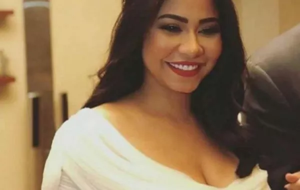 تفاصيل إطلالة شيرين في زفافها