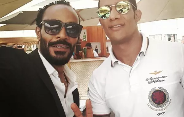بالصور: عين الحسود كادت تقتل عائلة محمد رمضان
