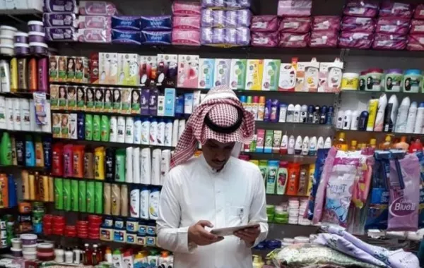 «التجارة» السعودية تبدأ جولات ميدانية على محال «أبوريالين»