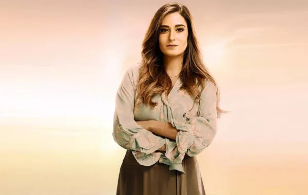 أمينة خليل تشتبك مع أحد معجبيها وتصفه بالـ"جاحد"!