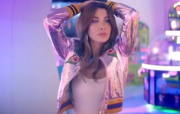 ليلى كنعان مخرجة كليب "ومعاك" تدافع عنه: البعض يغار من نجاحي ونجاح نانسي عجرم