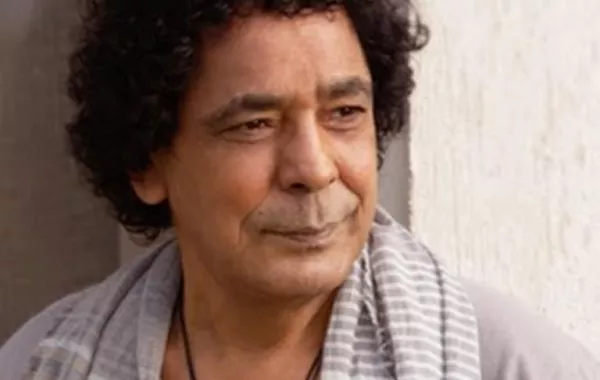 حقيقة تدهور الحالة الصحية لـ محمد منير بعد إجرائه عملية جراحية