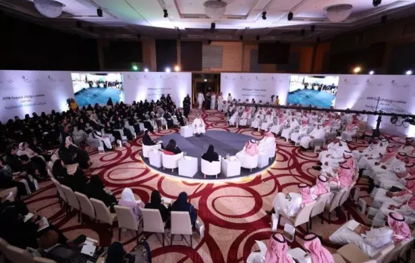 مسؤولون يبحثون توفير "الحماية الاجتماعية" للسعوديين