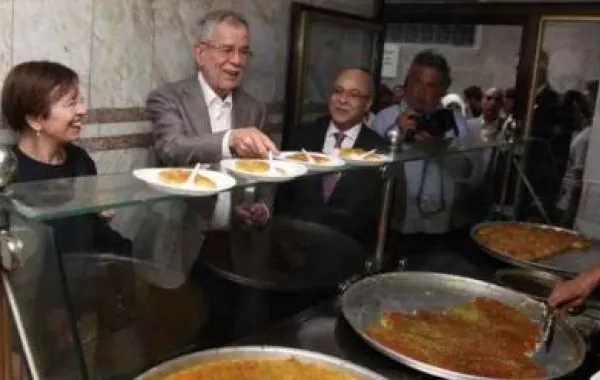 الرئيس النمساوي يزور "الجامع الحسيني" ويتجول في عمّان