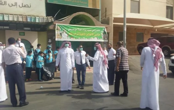 طلاب ومواطنون يشاركون أمانة جدة في تحسين المشهد الحضاري