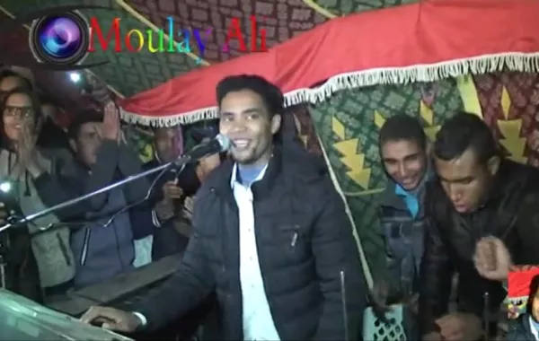 هكذا تحوّل مغنًّ مغربي مغمور إلى نجم على اليوتيوب