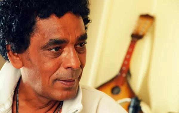 الصور الأولى لمحمد منير بعد خروجه من المستشفى