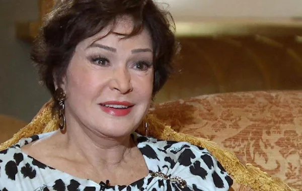 بسريّة تامة لبلبة تجري عملية جراحية في فرنسا