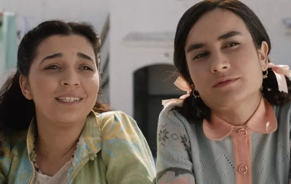 شخصيتا نفيسة وفطومة بمشهد من العمل.jpg