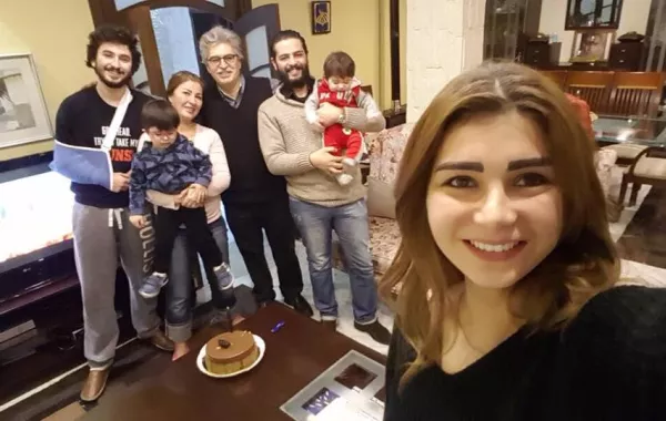 عباس النوري في عيد ميلاد ابنته يستعيد ذكريات الماضي برواية مؤثرة
