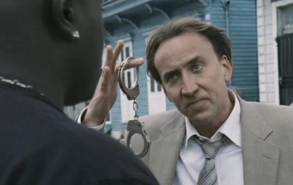 بالفيديو: نيكولاس كيدج يحبط أكبر عملية سطو على البنوك في "211"؟