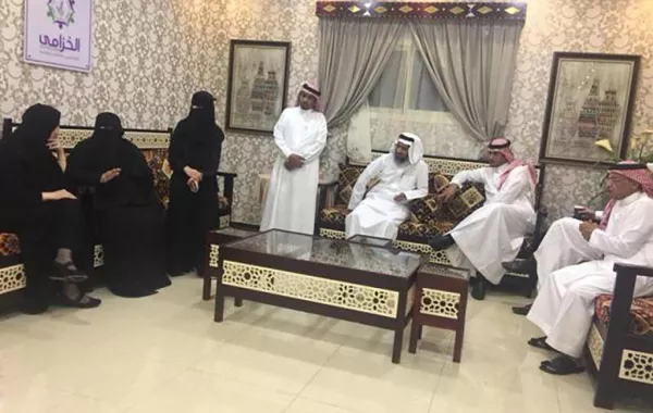 نائبة وزير العمل تتجول ميدانياً لمعالجة وضع أسرة فقيرة