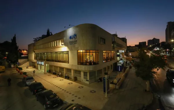 مؤسسة عبد الحميد شومان.jpg