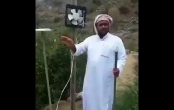 فيديو .. مزارع سعودي يبتكر طريقة بسيطة لإبعاد الطيور والقرود عن مزرعته