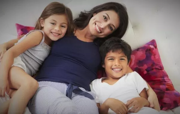 كيف تربين إبنك في ظل غياب والده؟