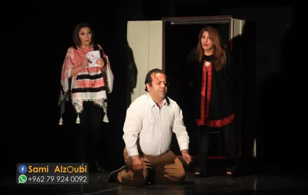 مشهد من المشهدية المسرحية في الافتتاح سؤال.jpg