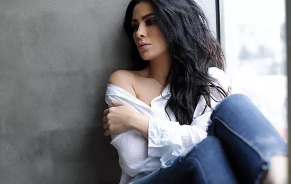 صبا مبارك تعيش قصة حب مع رجل صعيدي وتنشر صورته