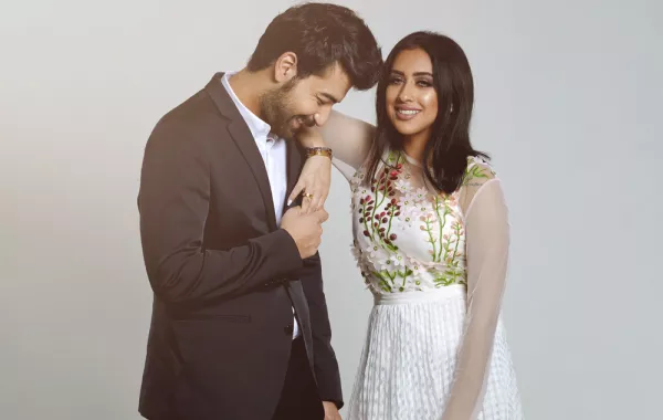 بالفيديو: فرح الهادي تحتفل بعيد ميلاد زوجها عقيل الرئيسي