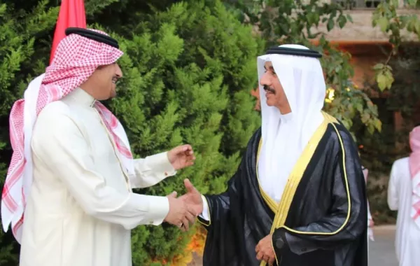 سمو السفير من استقبال ضيوف السفارة.jpg