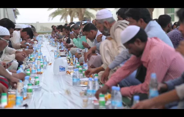 فيديو.. مواطن يوثق إسراف «إفطار صائم» 