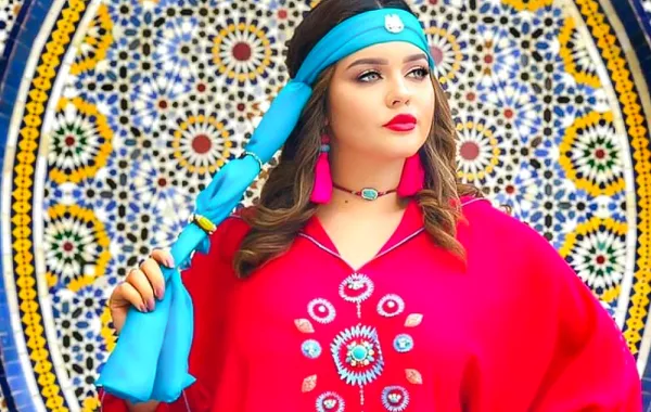خبيرة التجميل المغربية دينا اقصبي  تطل بأناقة رمضانية