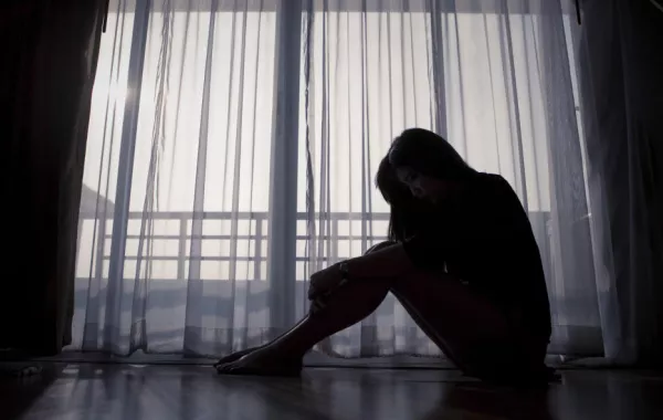 تطلب الخلع بعد خطوبة زوجها من ابنة صديقتها
