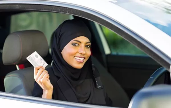 21 موقعاً لاستبدال رخص القيادة الأجنبية للسعوديات والمقيمات