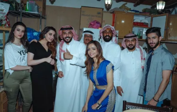 عبدالله السدحان يحتفل بنجاح "بدون فلتر" بمأدبة سحور لنجومه