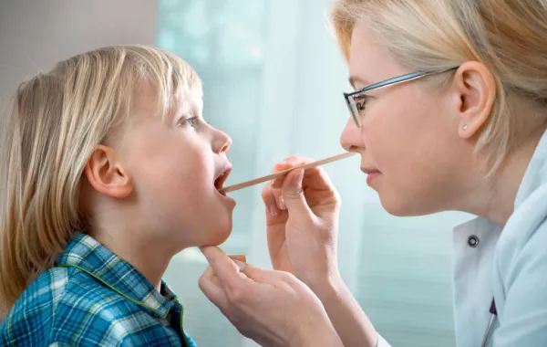 اللوز عند الأطفال.. الأعراض والعلاج