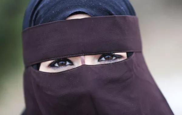 النرويج تمنع رسمياً النقاب والبرقع في المؤسسات التعليمية