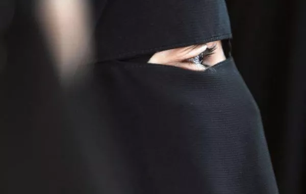 بالصور: حلا شيحة ترفض استفزازها بصور أفلامها القديمة .. ولا تتخيل أن تعود لحياتها السابقة "بعيدا عن الله"