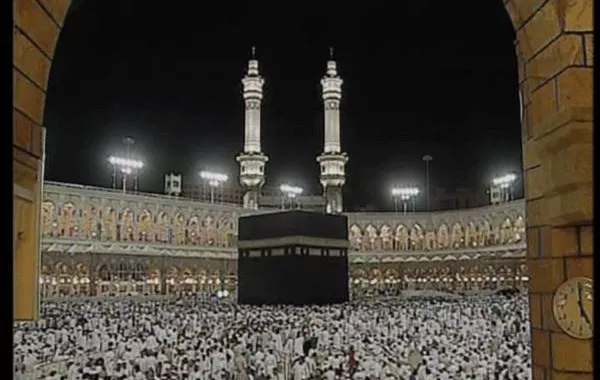 التفاصيل الكاملة والكشف هن هوية المنتحر في الحرم المكي