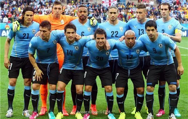 الرجل الذي أكل لحم رفاقه يبعث "الروح القتالية" بمنتخب الأوراغوي