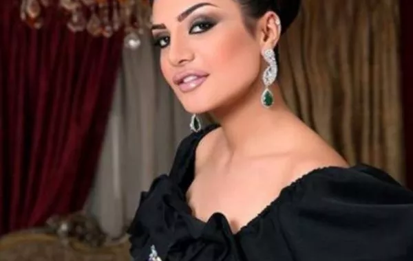 وزير الإعلام الكويتي وعد ببحث أزمة المذيعة أمل العوضي
