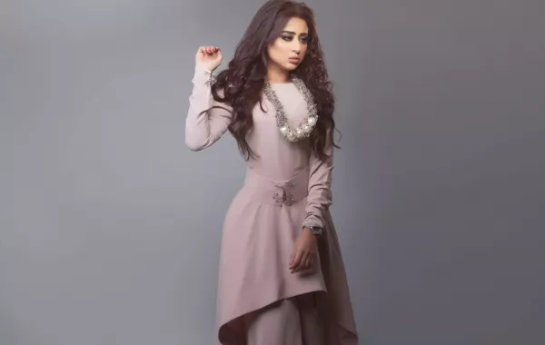 بهذه الحيل تُبرز شيماء سبت نحافة خصرها في اطلالاتها