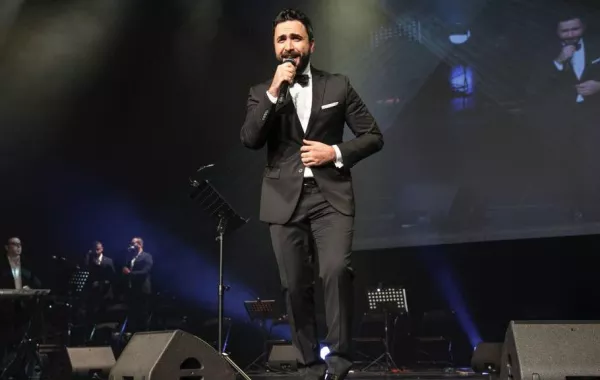 نادر الأتات يتوّج نجاحاته على مسرح قصر مؤتمرات باريس