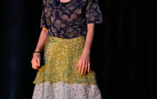 طريبة أثناء سردها لإحدى القصص.jpg