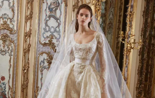 فساتين زفاف لمصمم لبناني بأكمام طويلة