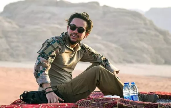 الأمير الحسين، خلال رحلة تخييم في وادي رم.jpg