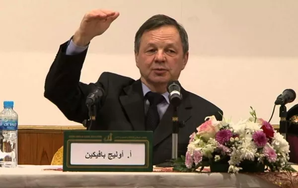 المترجم الروسي أوليج بافيكين.jpg