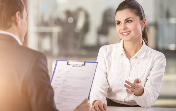 "لا أمتلك خبرة".. أدرجي هذه العبارة في السيرة الذاتية!