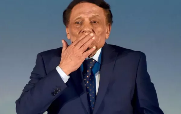 هل تعمد عادل إمام إحراج النجم السوري قصي خولي؟