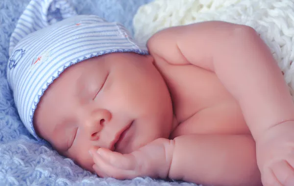 دراسة يابانية: «ضعف السمع» عند المواليد مرتبط بـ «التدخين»