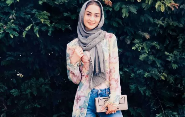 إطلالات سارا سليمان لا تخلو من لفة الحجاب الـ loose